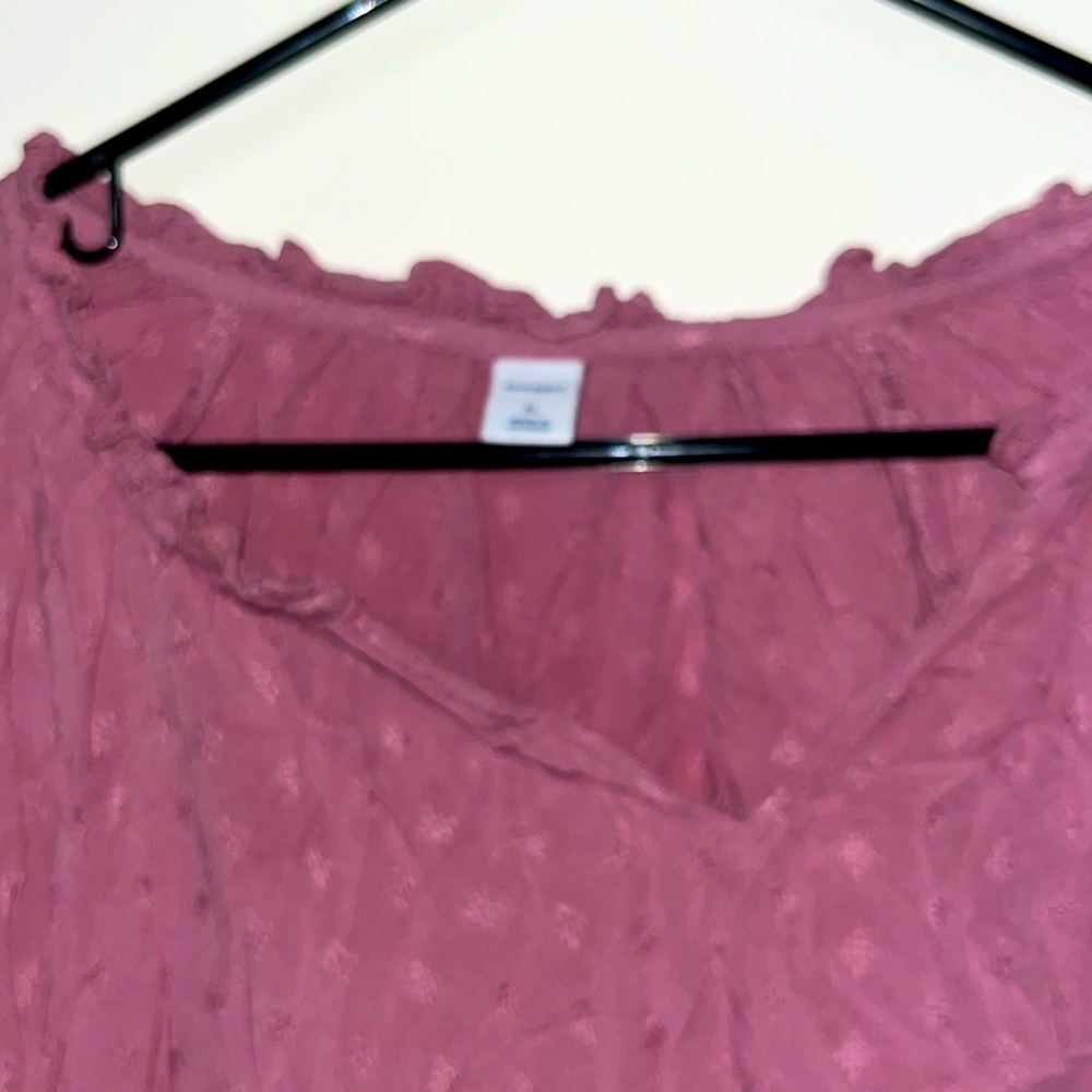 Beautiful Old Navy Women’s Embroidered Rose Pink Long Sleeve Blouse - Picture 2 of 6